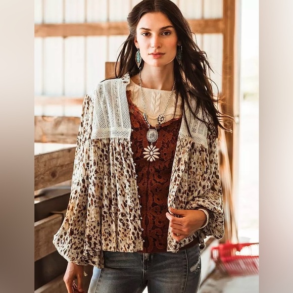 Gimmicks The Buckle Pieced Woven Lace Blouse Women’s size Small - Picture 3 of 16